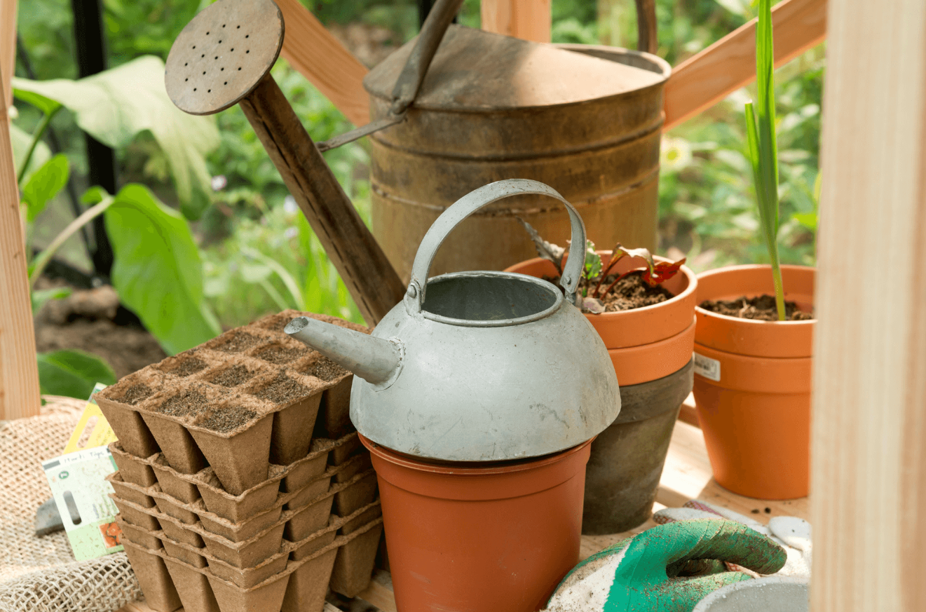 Gieter bij moestuin Gieter bij moestuin